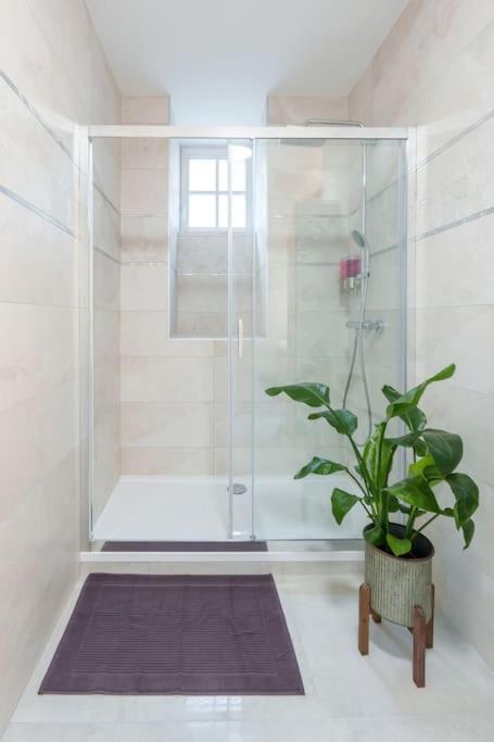 Appartement Lumineux Avec Cour Chaumont  Luaran gambar