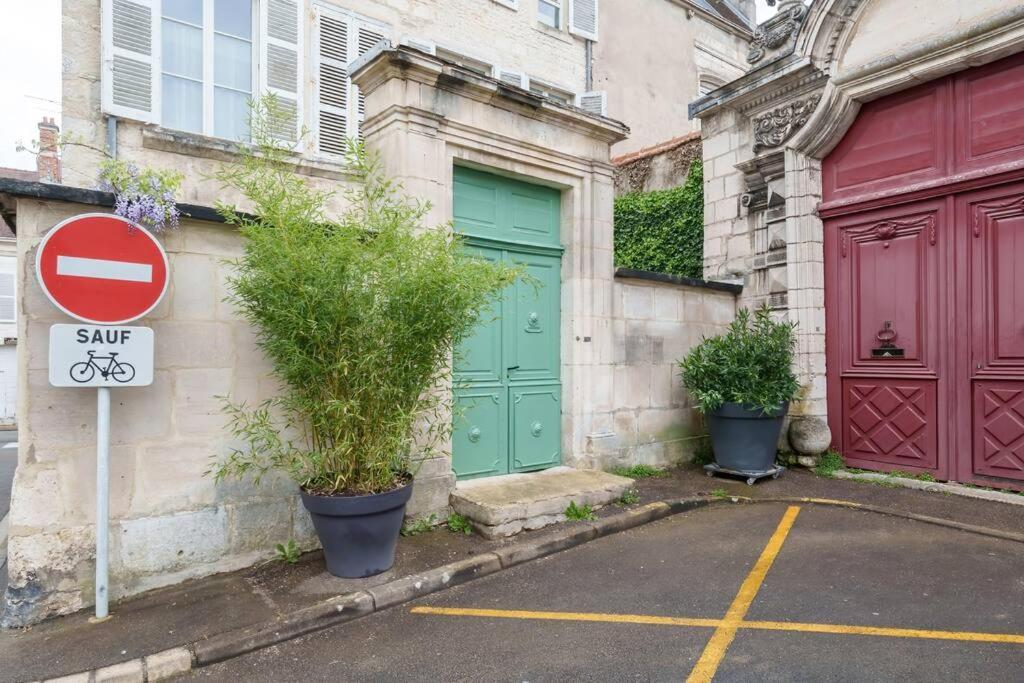 Appartement Lumineux Avec Cour Chaumont  Luaran gambar